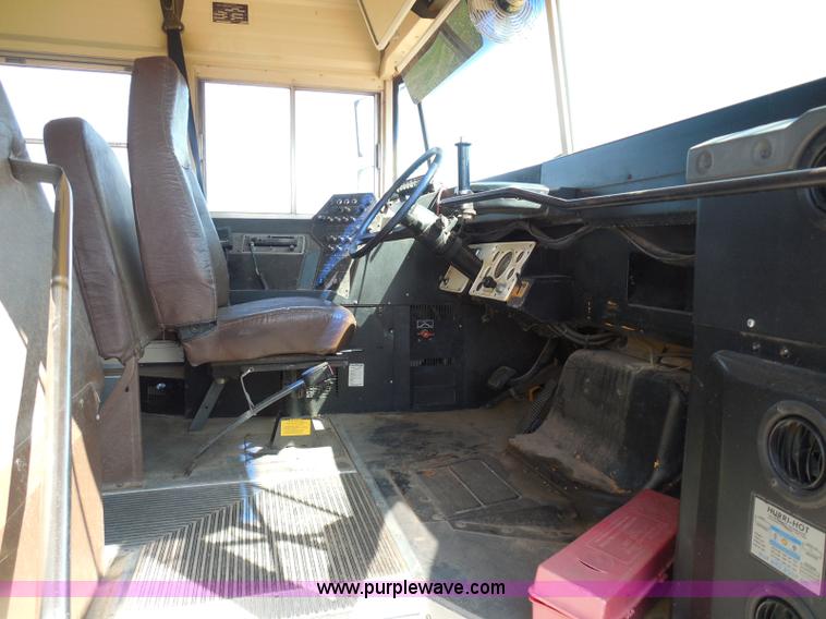 image for item I3317 1998 Ford B800 school bus