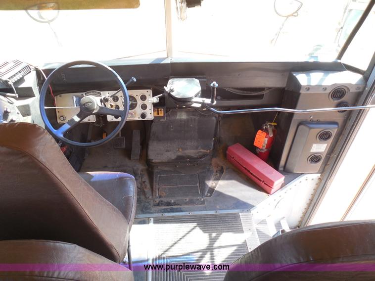 image for item I3317 1998 Ford B800 school bus