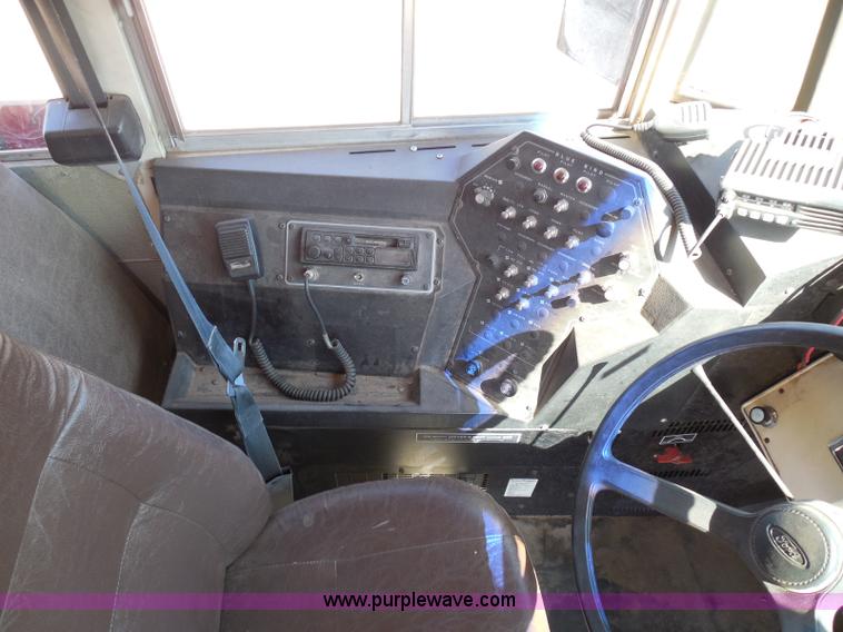 image for item I3317 1998 Ford B800 school bus