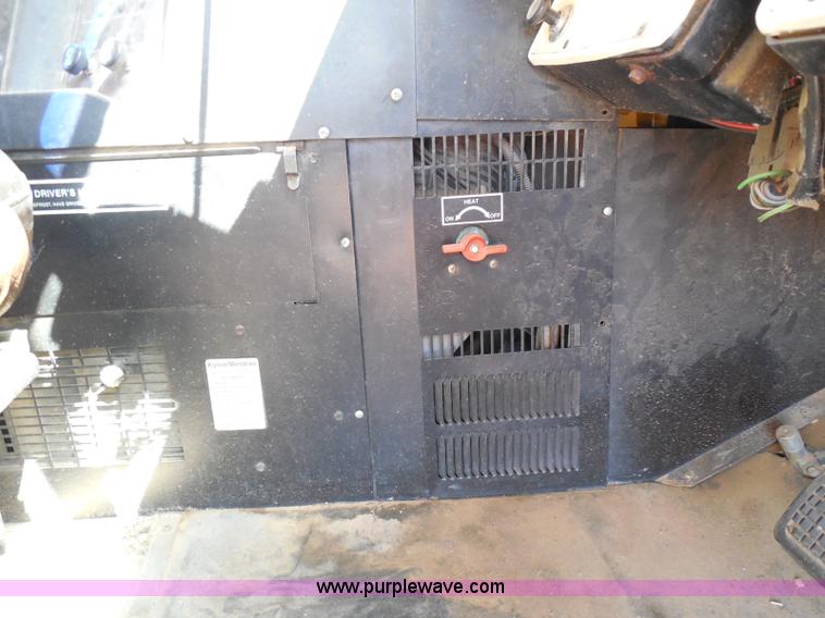 image for item I3317 1998 Ford B800 school bus