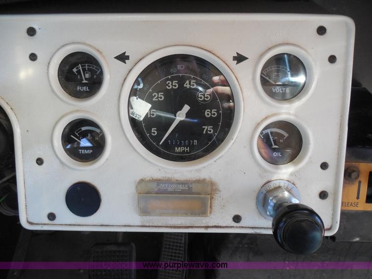 image for item I3317 1998 Ford B800 school bus