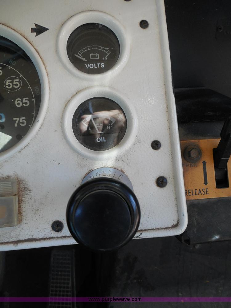 image for item I3317 1998 Ford B800 school bus