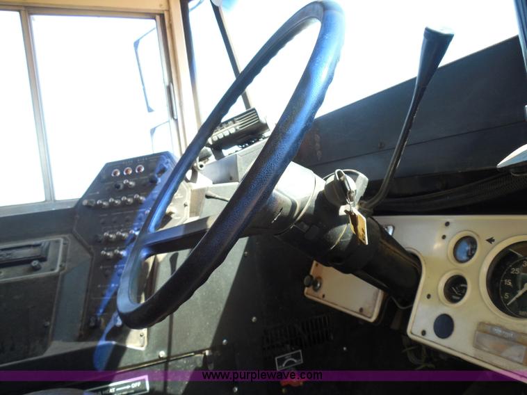 image for item I3317 1998 Ford B800 school bus