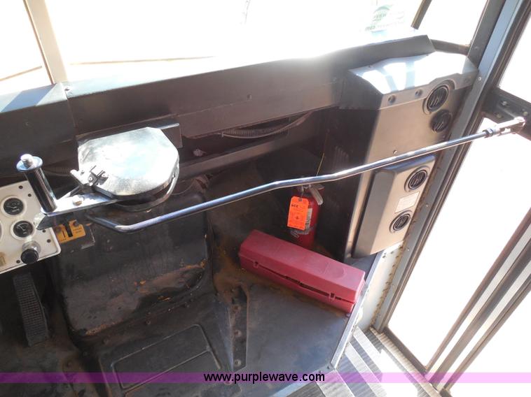 image for item I3317 1998 Ford B800 school bus