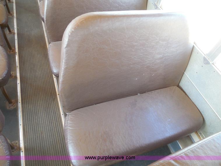 image for item I3317 1998 Ford B800 school bus