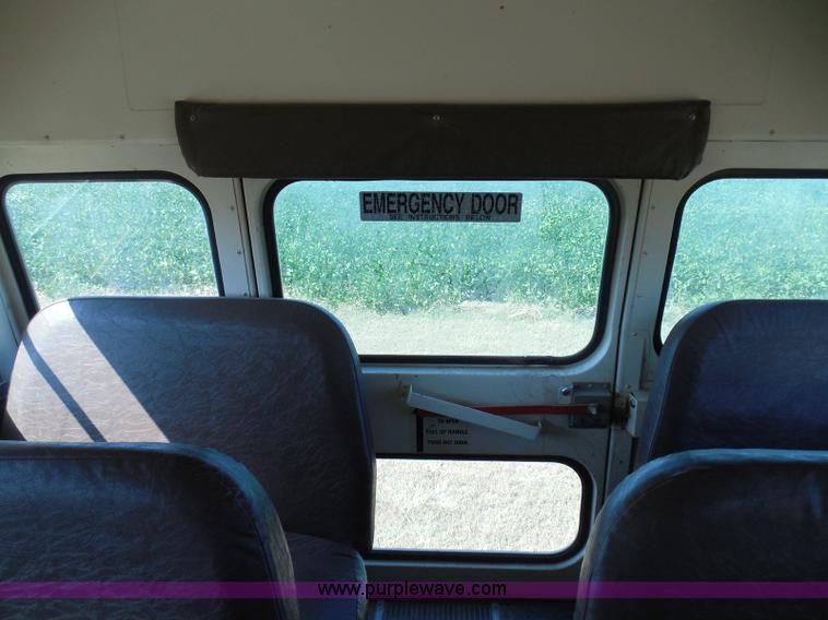 image for item I3317 1998 Ford B800 school bus