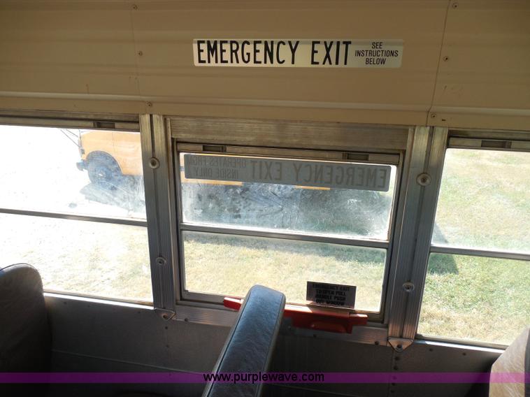 image for item I3317 1998 Ford B800 school bus