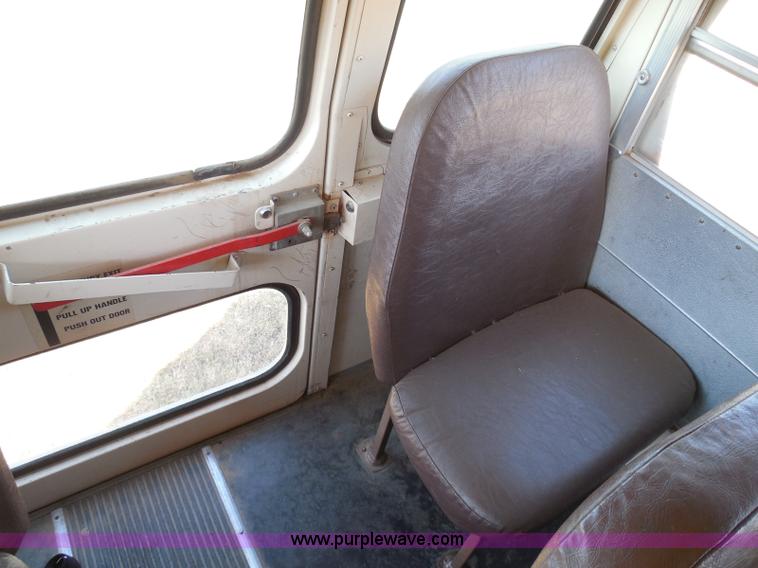 image for item I3317 1998 Ford B800 school bus