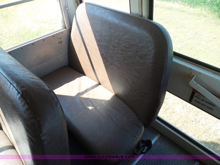 image for item I3317 1998 Ford B800 school bus