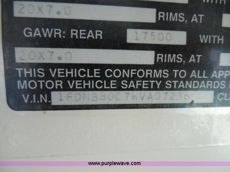 image for item I3317 1998 Ford B800 school bus