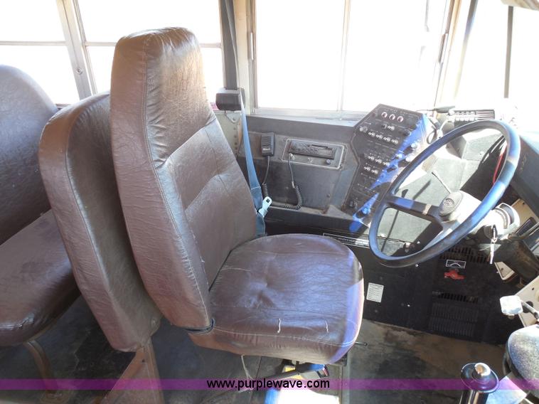 image for item I3317 1998 Ford B800 school bus