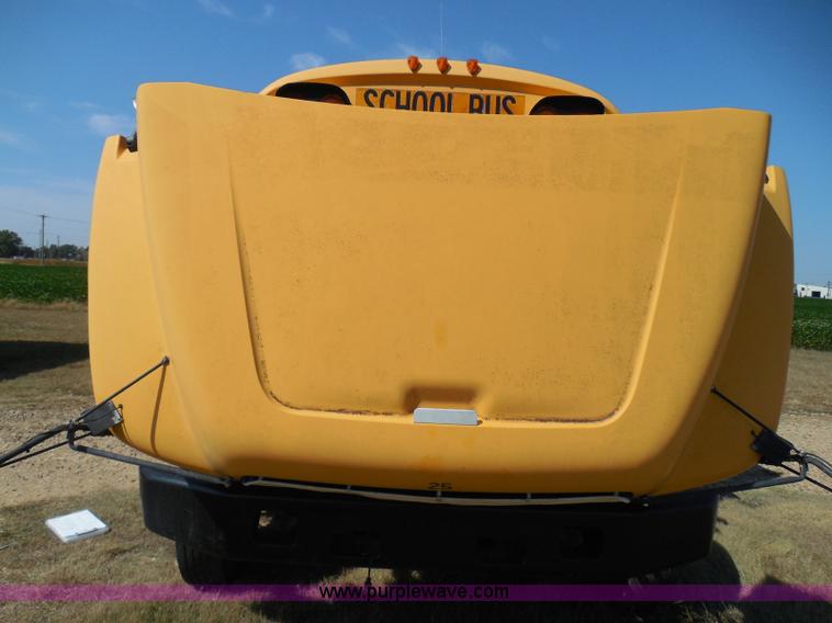 image for item I3317 1998 Ford B800 school bus