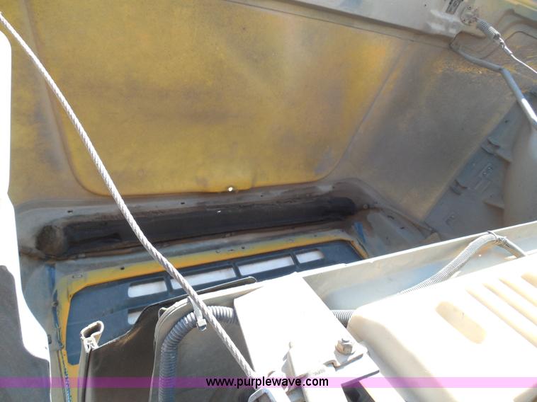 image for item I3317 1998 Ford B800 school bus