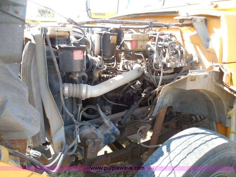 image for item I3317 1998 Ford B800 school bus