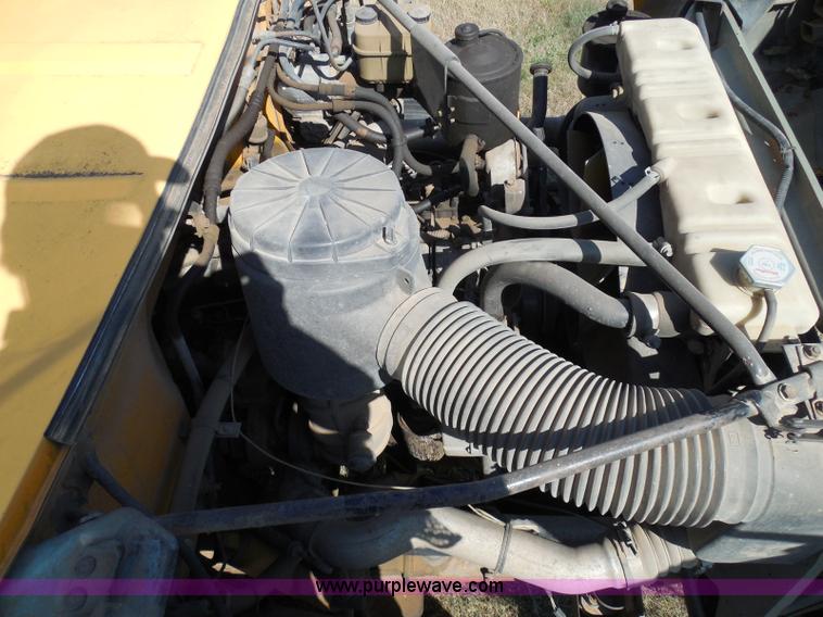 image for item I3317 1998 Ford B800 school bus