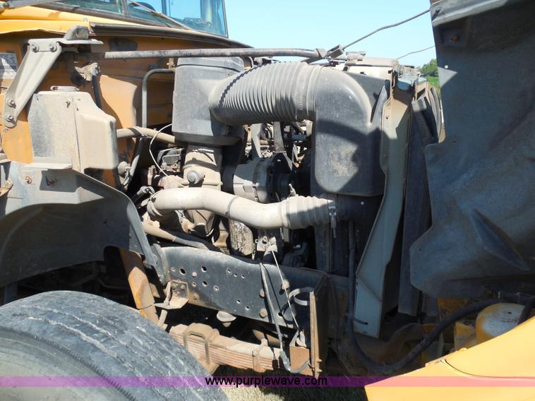 image for item I3317 1998 Ford B800 school bus