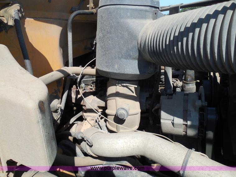 image for item I3317 1998 Ford B800 school bus