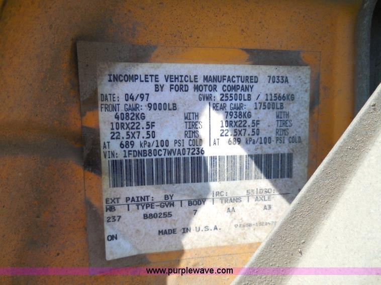 image for item I3317 1998 Ford B800 school bus