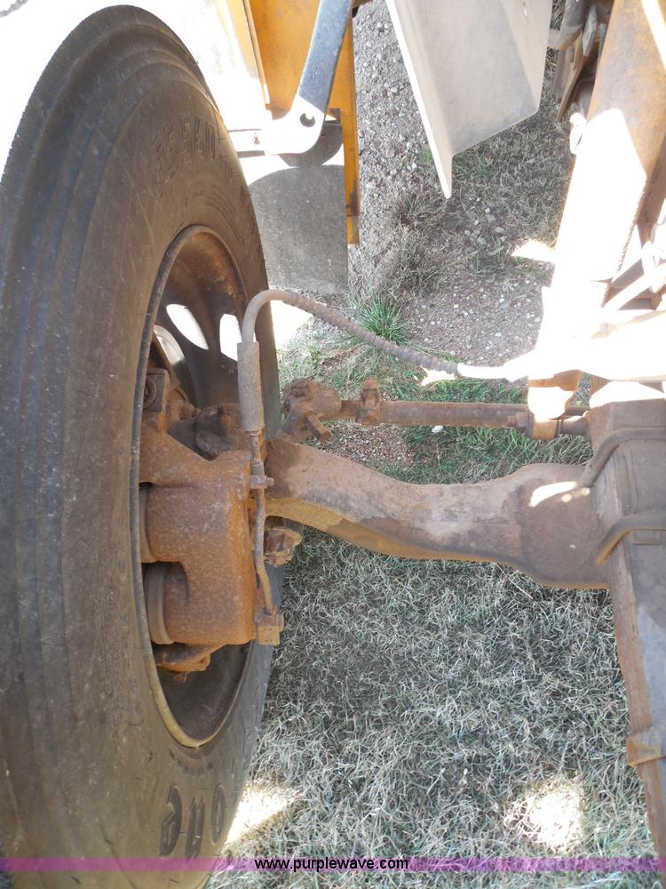 image for item I3317 1998 Ford B800 school bus