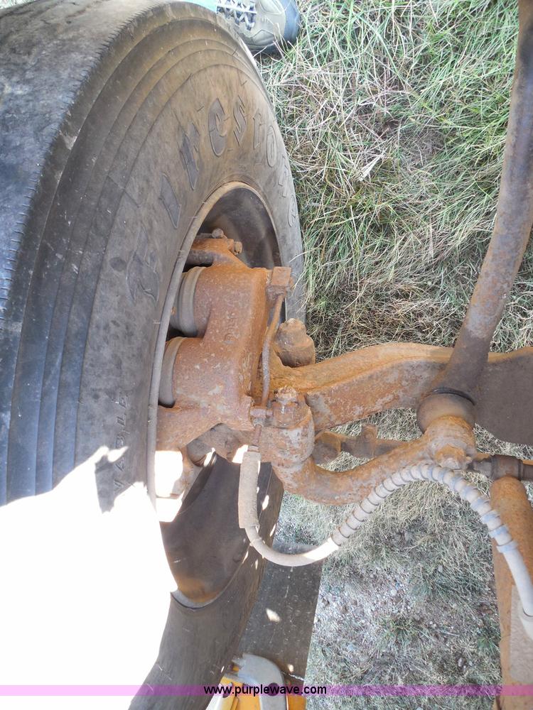 image for item I3317 1998 Ford B800 school bus