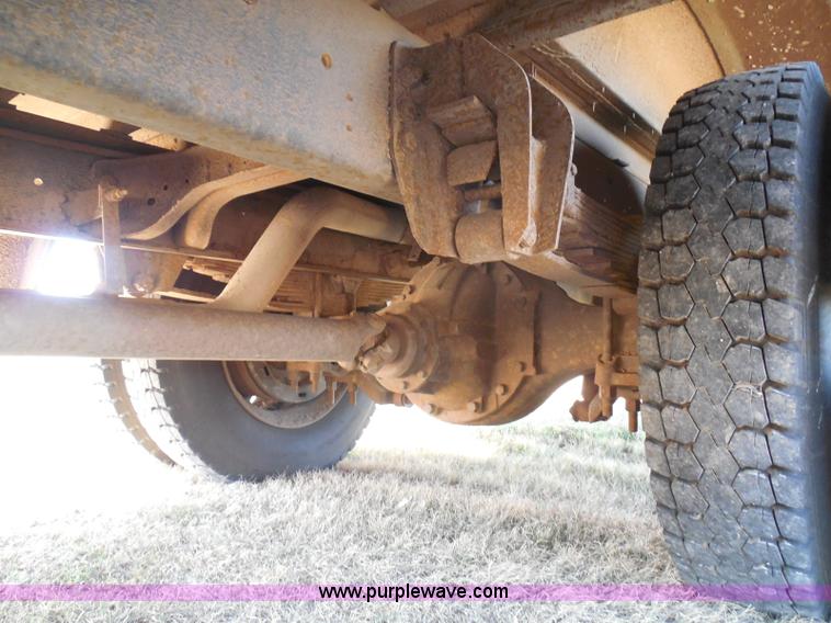 image for item I3317 1998 Ford B800 school bus