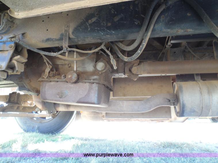 image for item I3317 1998 Ford B800 school bus