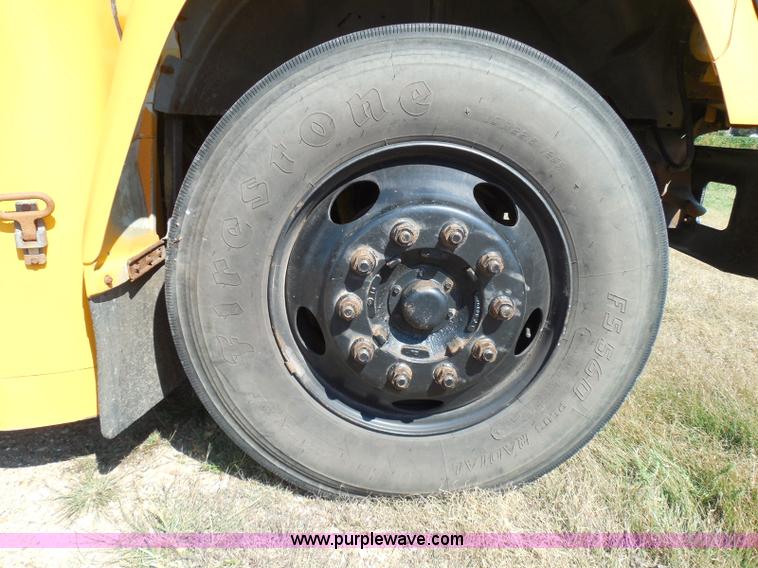 image for item I3317 1998 Ford B800 school bus