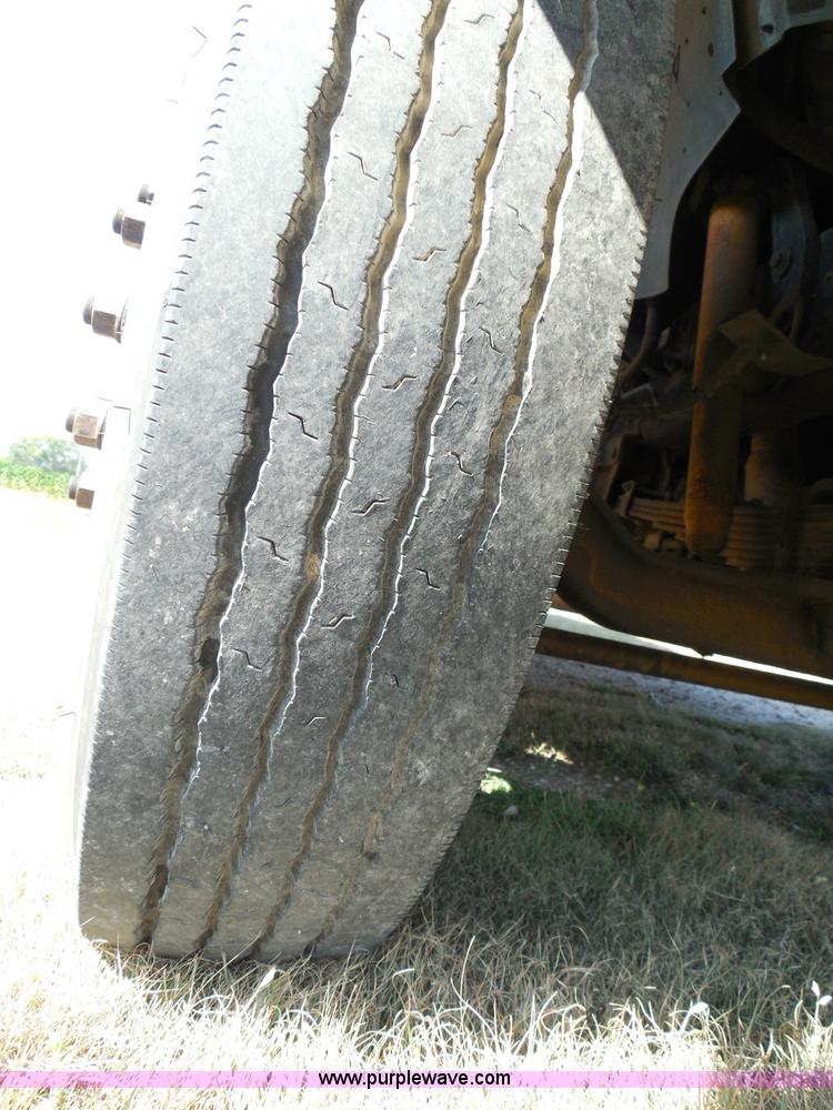 image for item I3317 1998 Ford B800 school bus