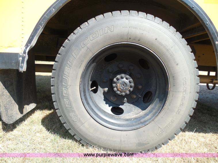 image for item I3317 1998 Ford B800 school bus