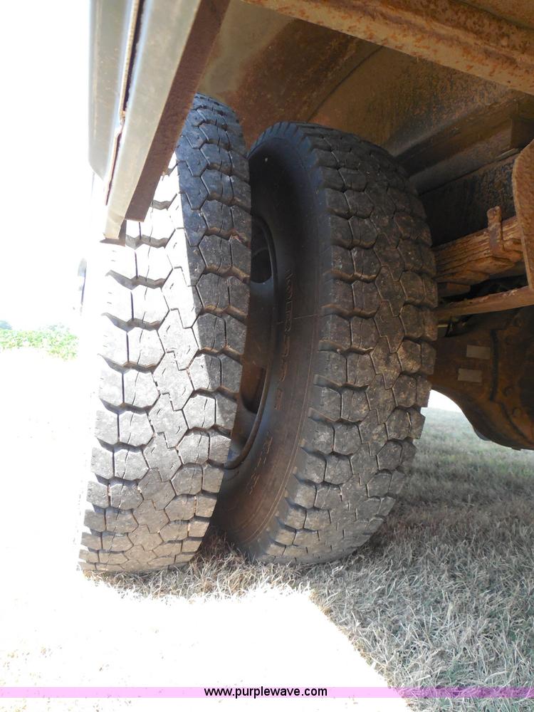 image for item I3317 1998 Ford B800 school bus