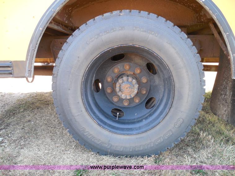 image for item I3317 1998 Ford B800 school bus