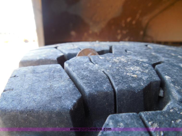 image for item I3317 1998 Ford B800 school bus