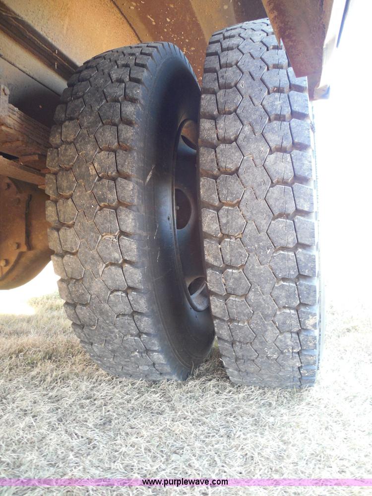 image for item I3317 1998 Ford B800 school bus