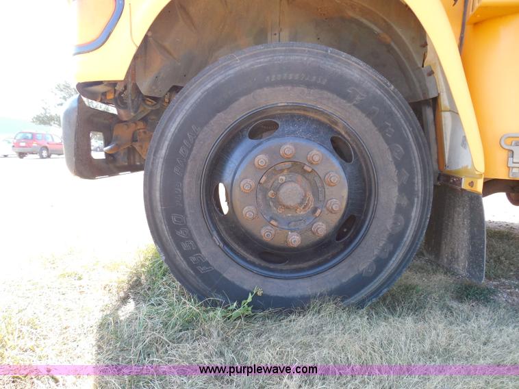 image for item I3317 1998 Ford B800 school bus