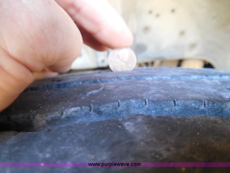 image for item I3317 1998 Ford B800 school bus