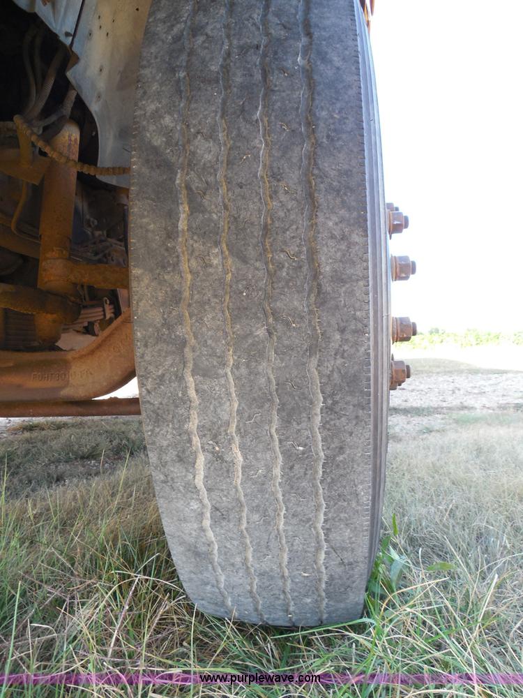 image for item I3317 1998 Ford B800 school bus