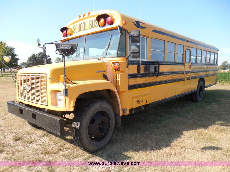image for item I3318 1995 Chevrolet B7 bus