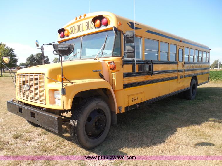 image for item I3318 1995 Chevrolet B7 bus