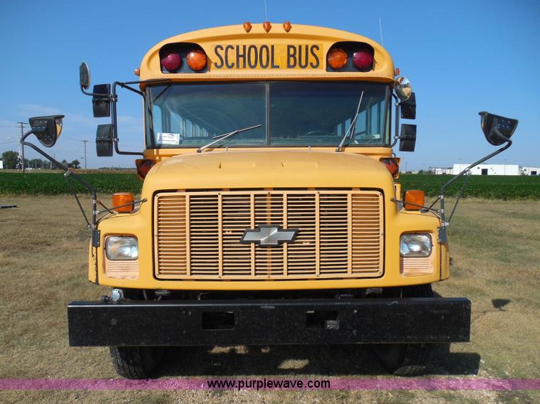 image for item I3318 1995 Chevrolet B7 bus