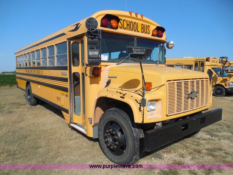 image for item I3318 1995 Chevrolet B7 bus