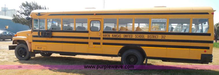 image for item I3318 1995 Chevrolet B7 bus
