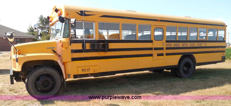 image for item I3318 1995 Chevrolet B7 bus
