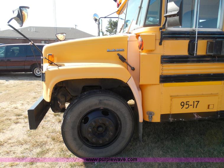 image for item I3318 1995 Chevrolet B7 bus