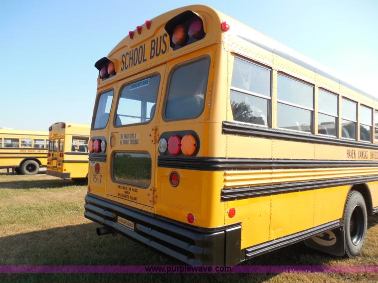 image for item I3318 1995 Chevrolet B7 bus