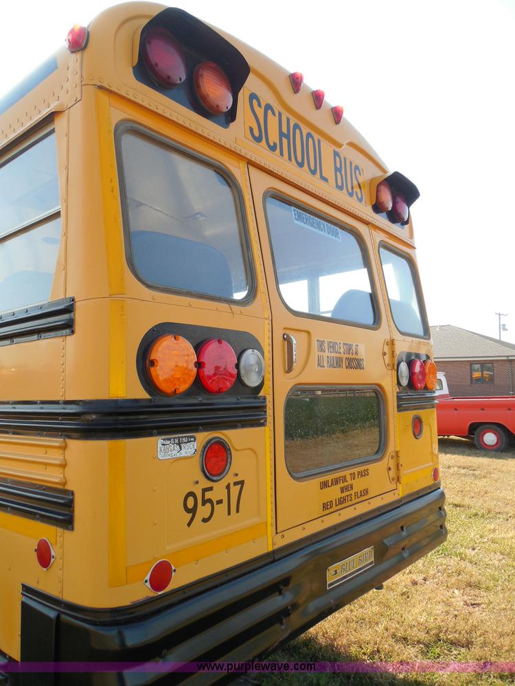 image for item I3318 1995 Chevrolet B7 bus