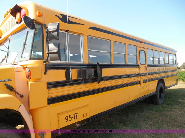 image for item I3318 1995 Chevrolet B7 bus