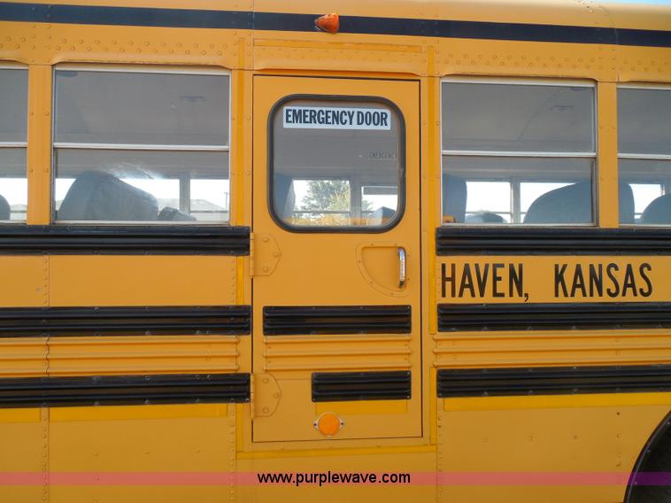 image for item I3318 1995 Chevrolet B7 bus