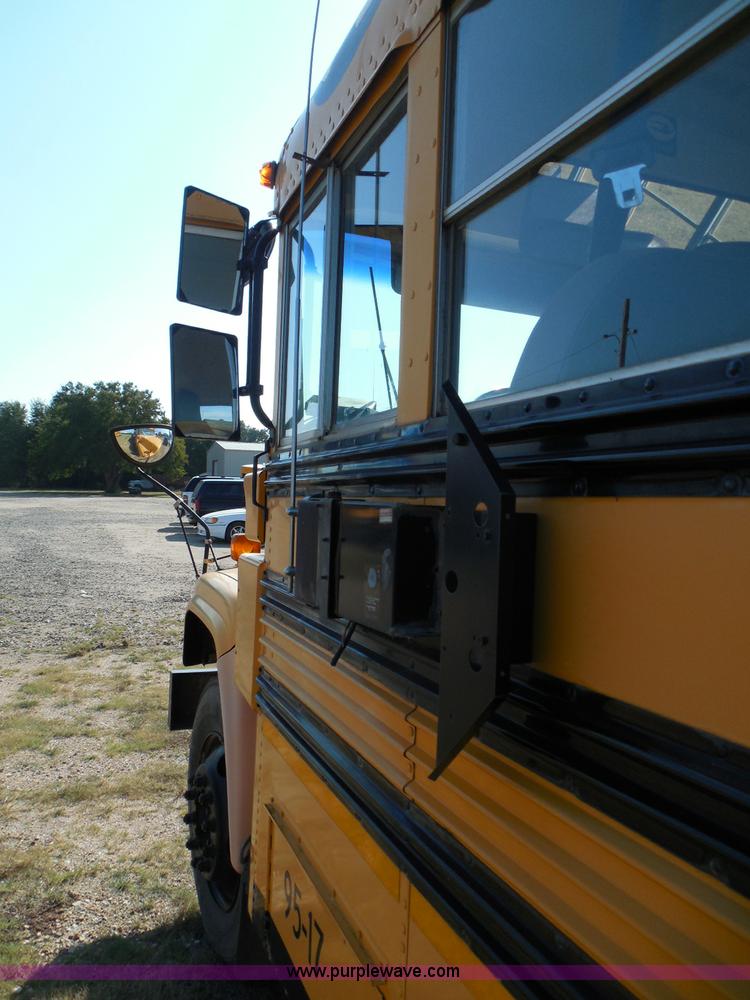 image for item I3318 1995 Chevrolet B7 bus