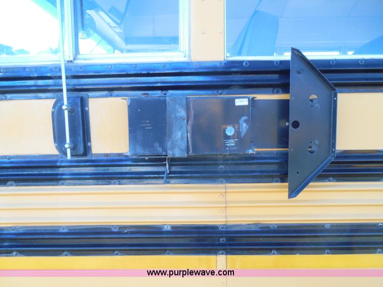 image for item I3318 1995 Chevrolet B7 bus