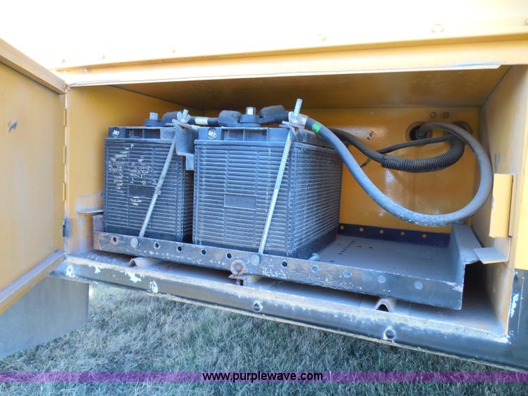 image for item I3318 1995 Chevrolet B7 bus